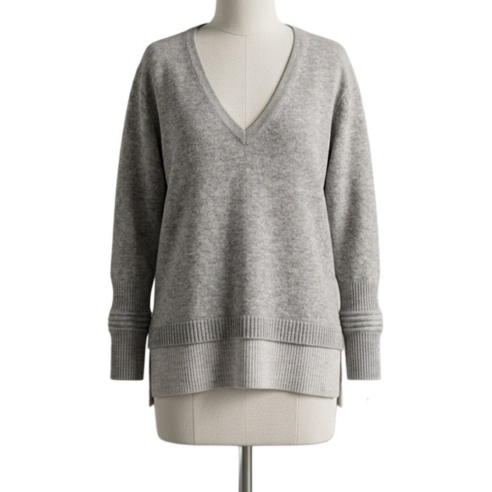 M. Patmos Light Heather Gray V-Neck Cashmere and Wool Sweater. Size Medium.